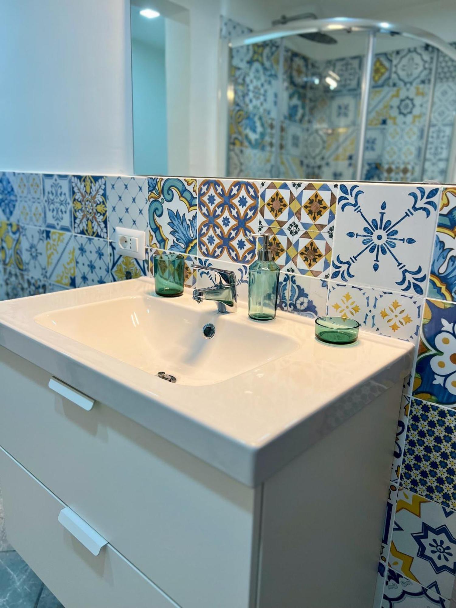7 Bello House Наполи Екстериор снимка